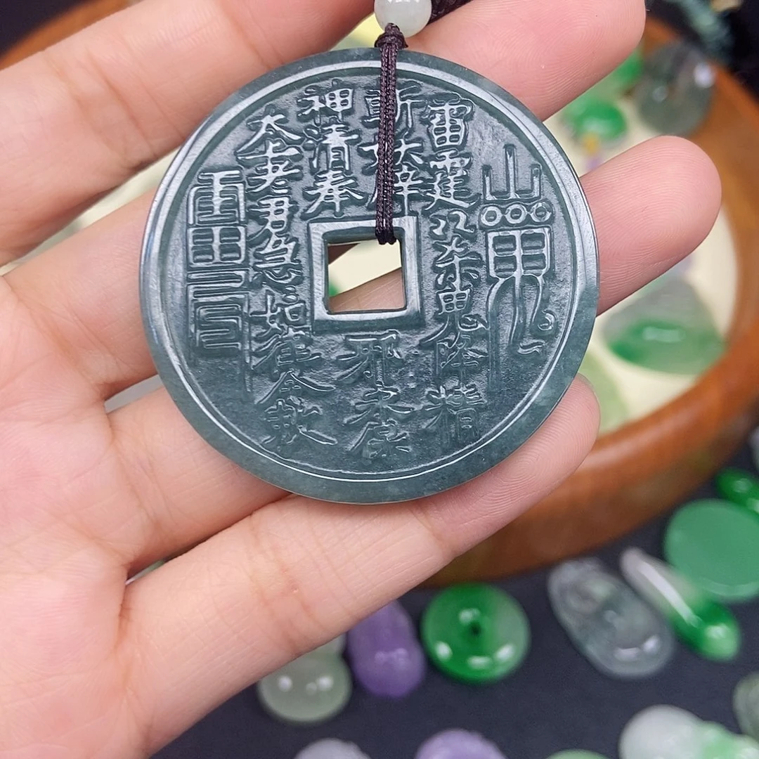 翡翠未镶嵌颈饰车挂