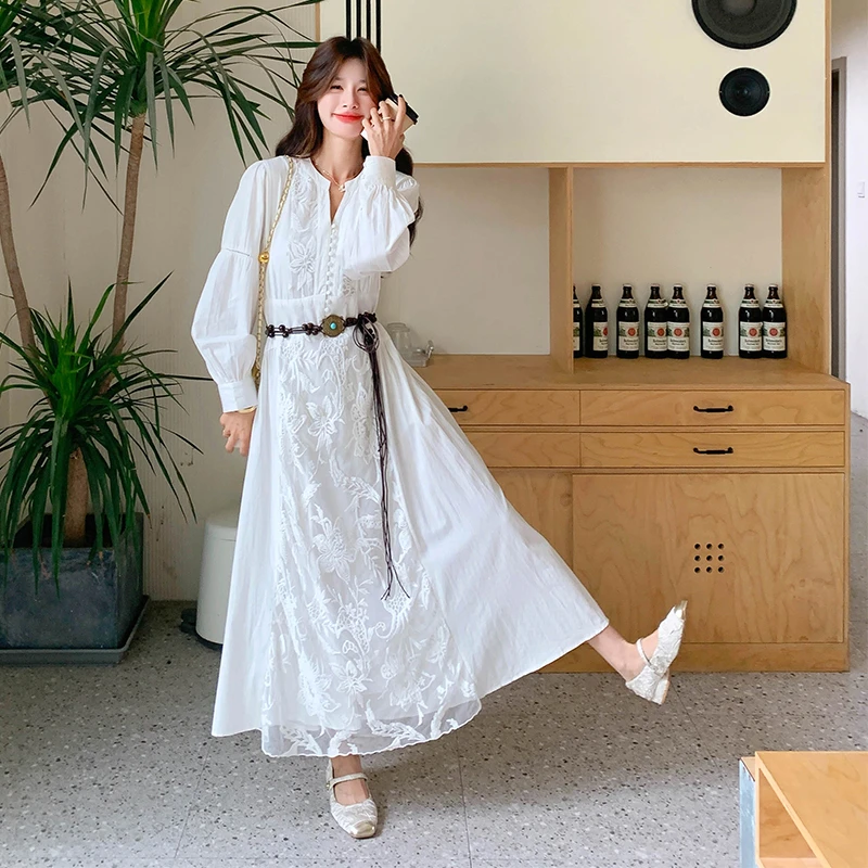 减龄法式白色波西米亚连衣裙女20长袖蕾丝新款收腰爆款巨好看裙子