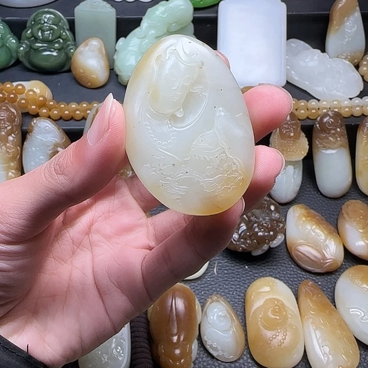 和田玉未镶嵌颈饰