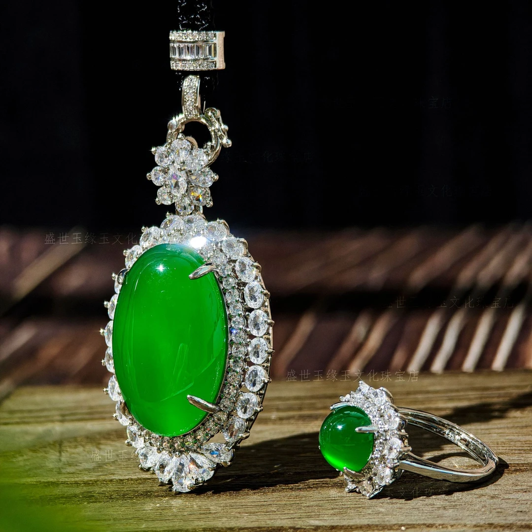 豪华镶嵌珠宝玉石精美简约玉髓女戒指气质高级感女吊坠挂件毛衣链