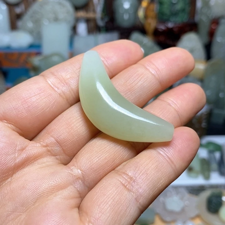 紫***袖和田玉未镶嵌颈饰