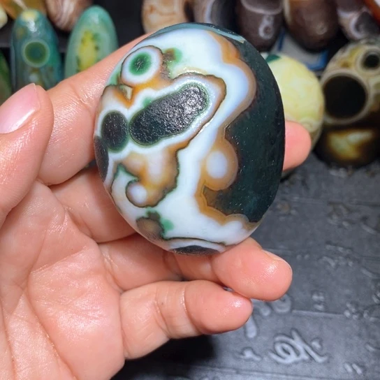 石英质玉珠宝半成品未镶嵌幸****?