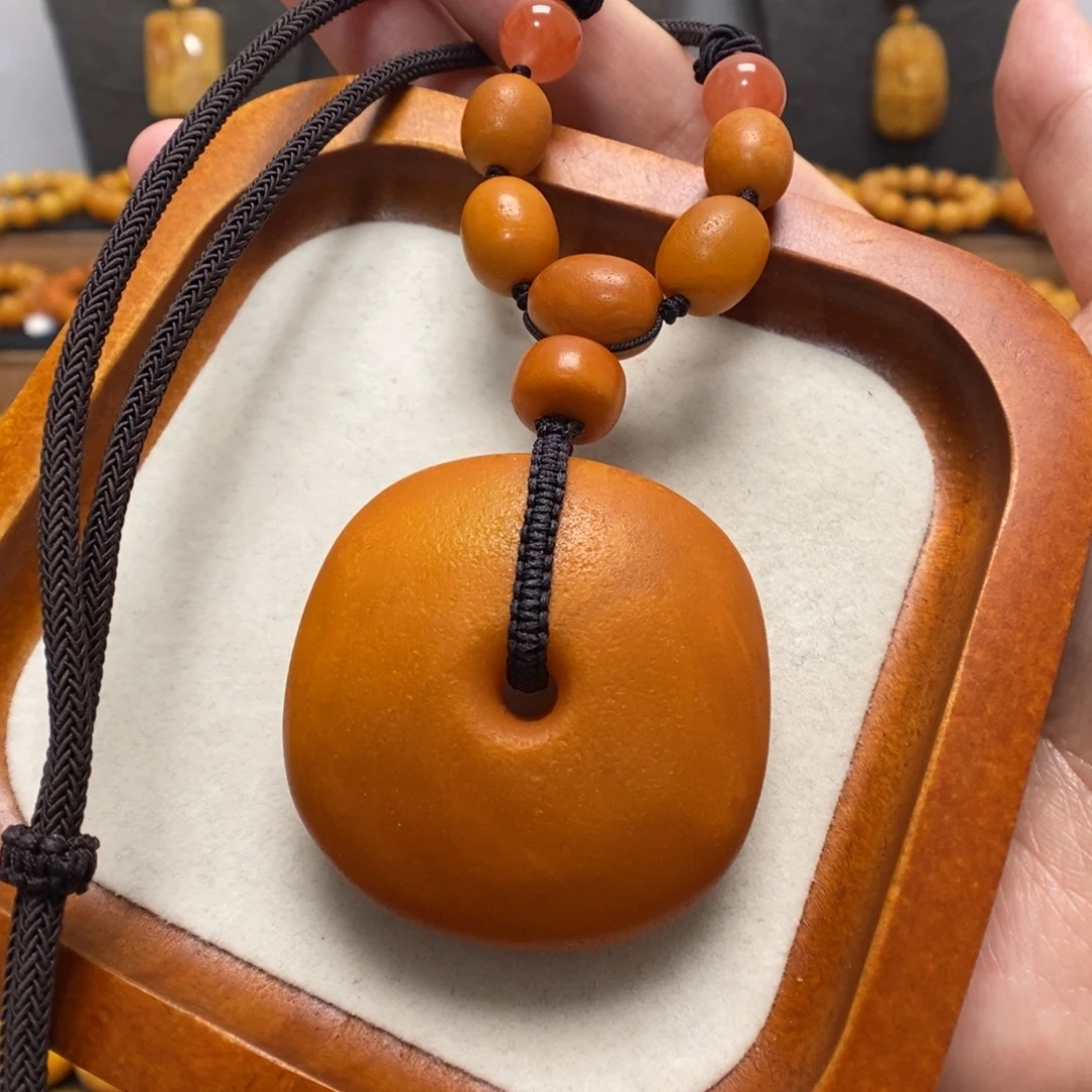 蜜蜡未镶嵌颈饰蜜蜡