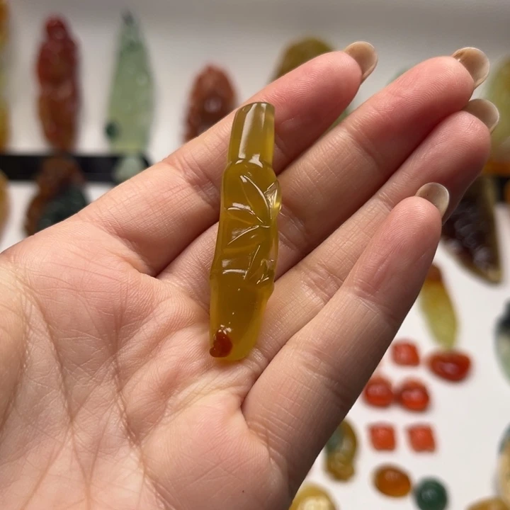 岫玉未镶嵌颈饰岫玉