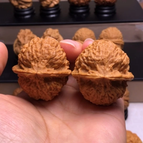 文玩核桃把件绣花鞋24