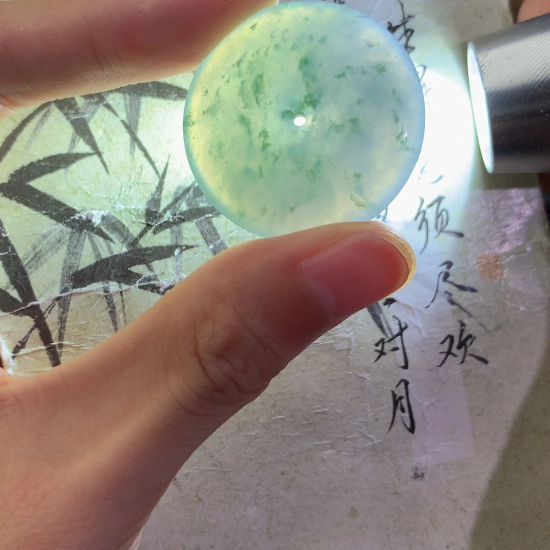 看***客裸石翡翠翡翠吊坠
