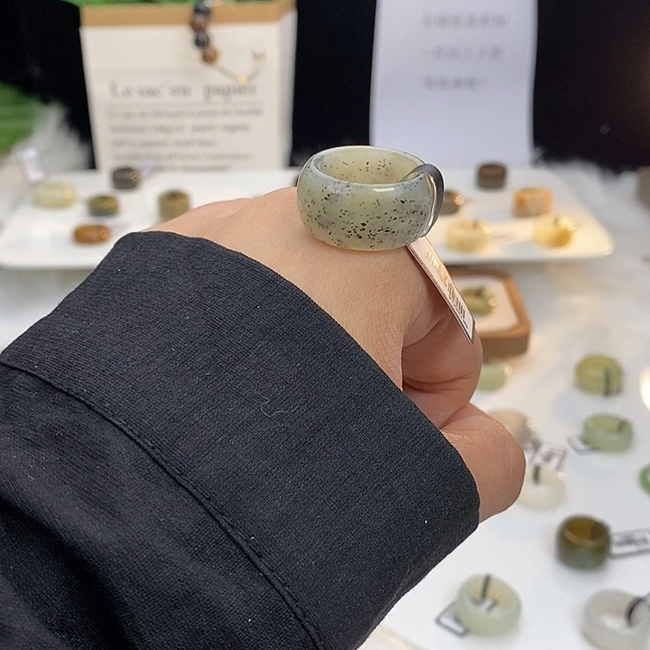 和田玉（糖玉）未镶嵌戒指Z45黑芝麻丸墩墩18.2