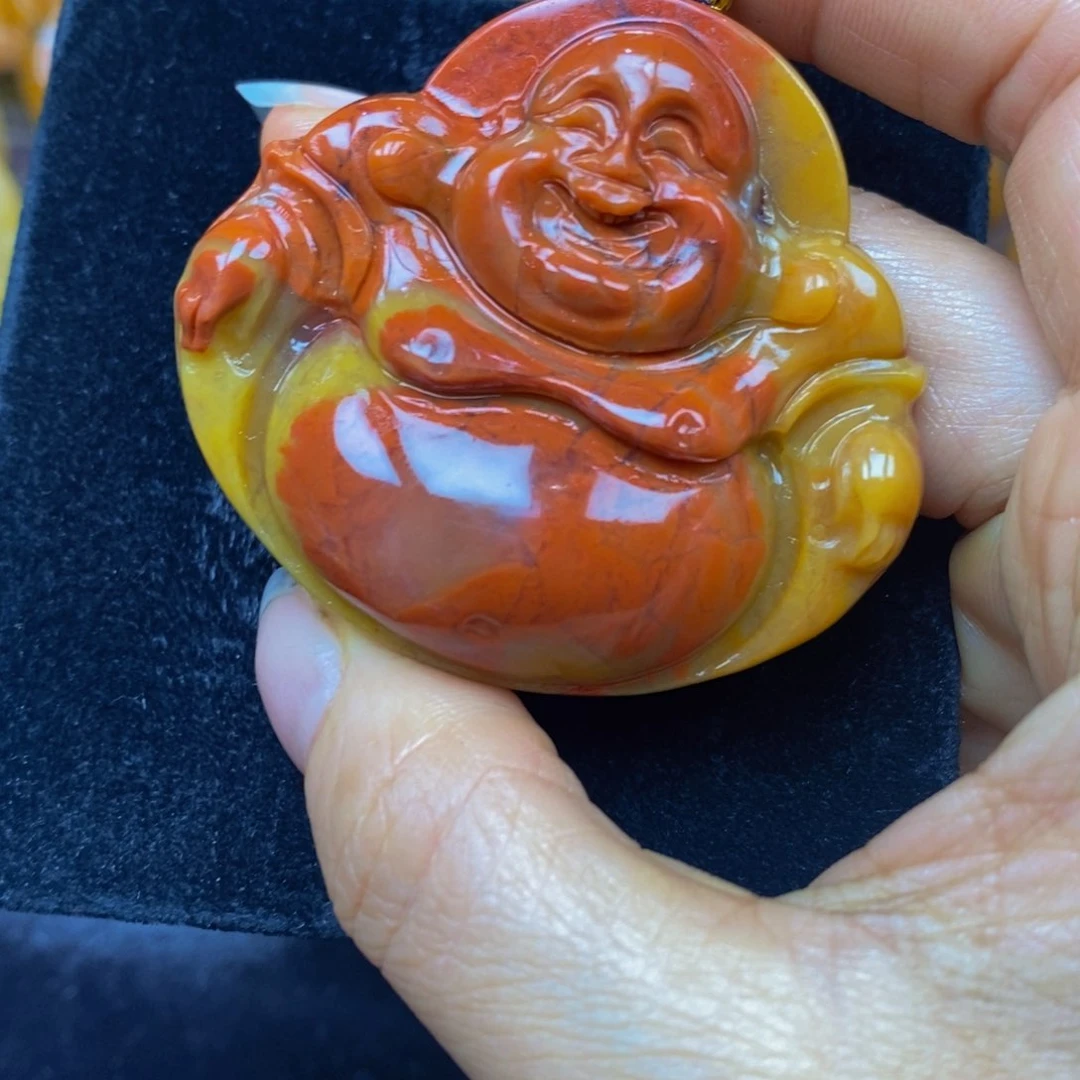 未镶嵌石英质玉（黄龙玉）颈饰