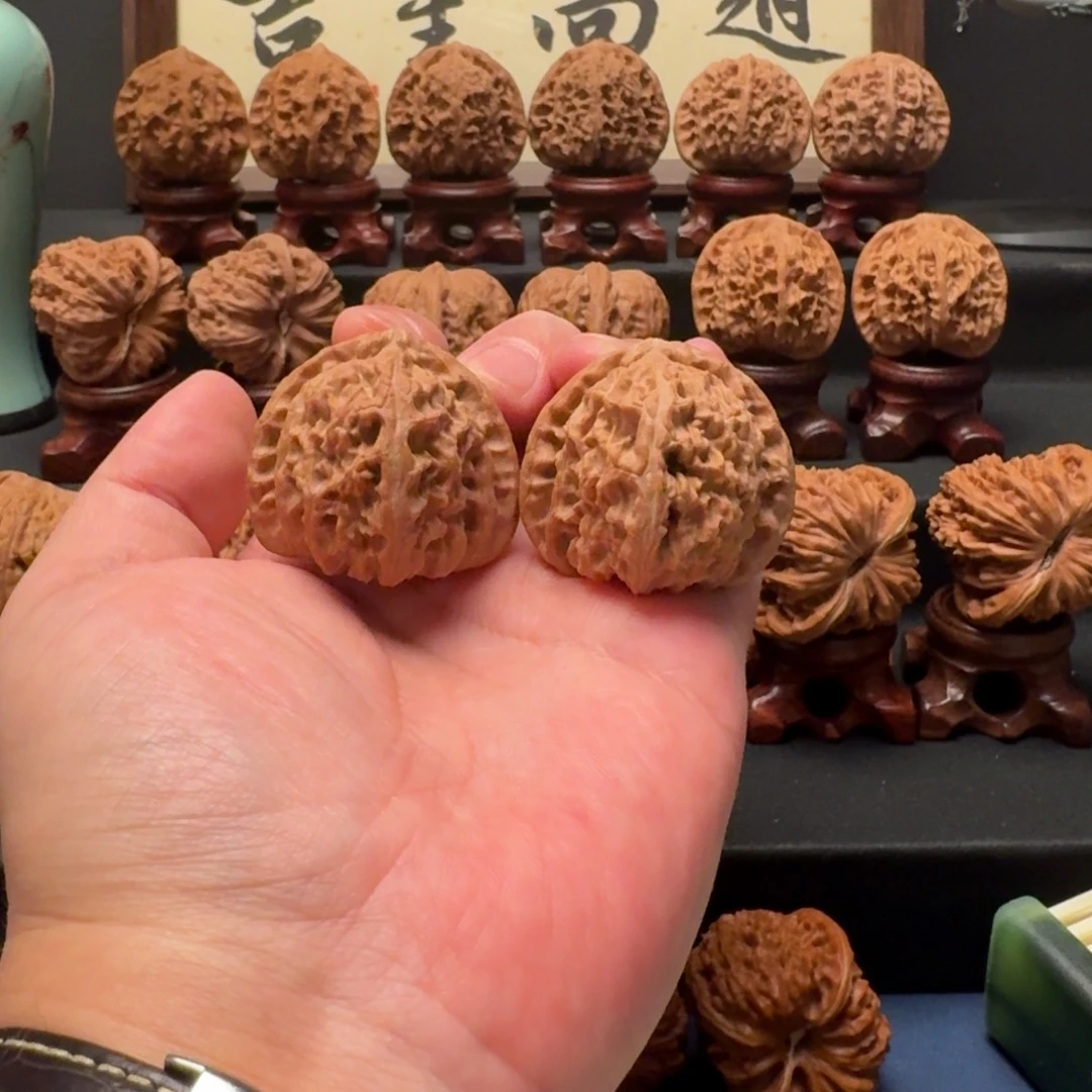文玩核桃吊坠三角白41+