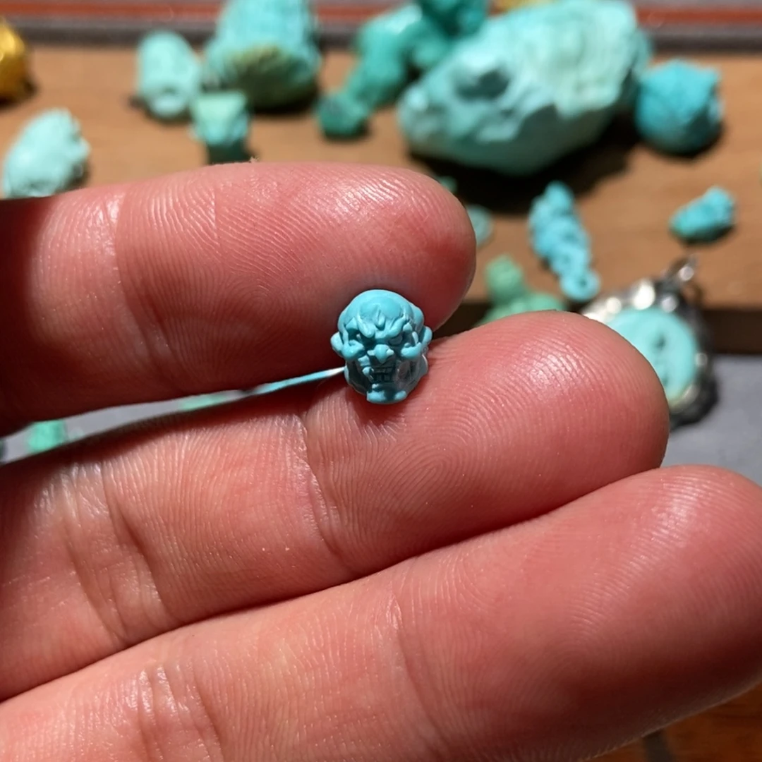 绿松石颈饰未镶嵌人**年