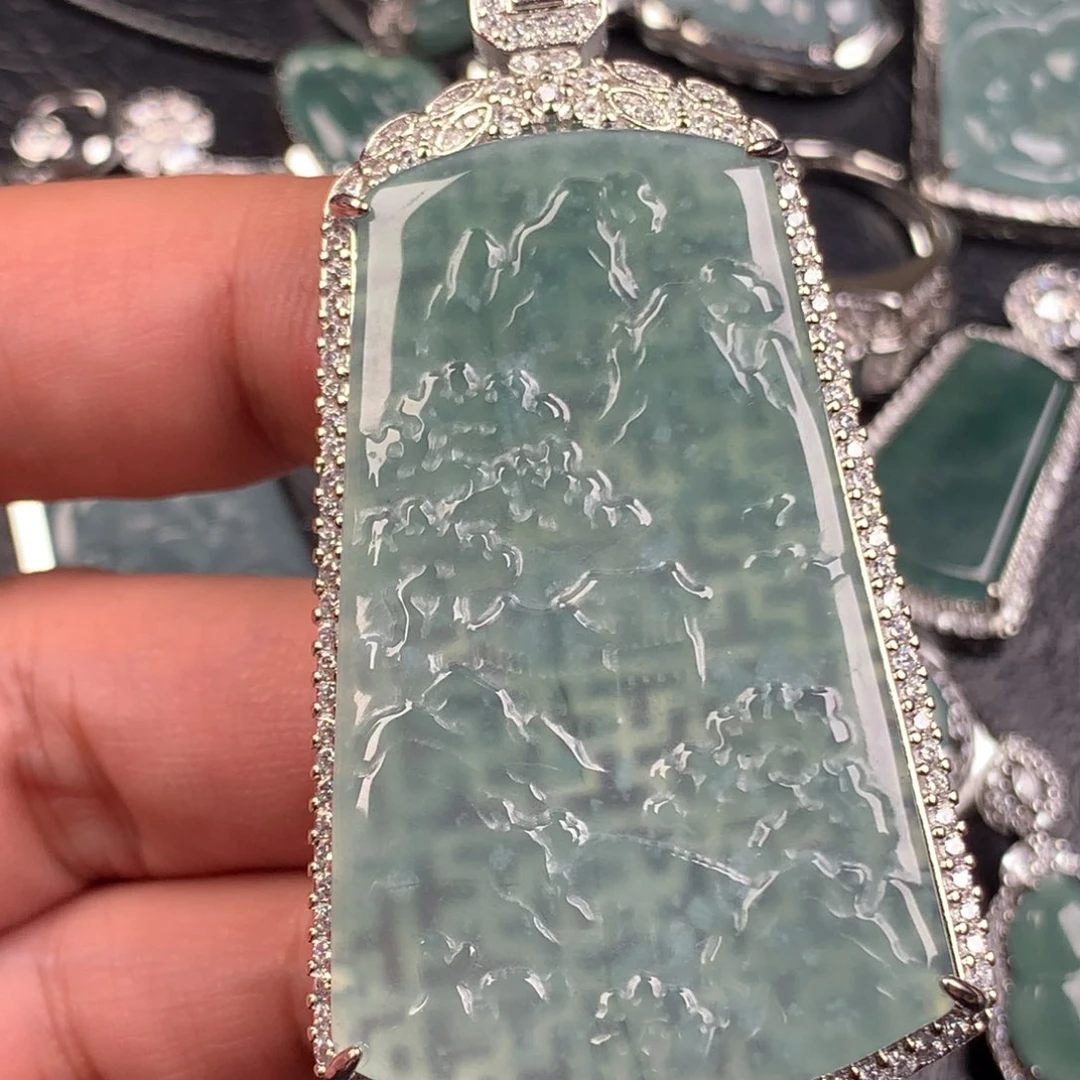 翡翠未镶嵌颈饰大山水