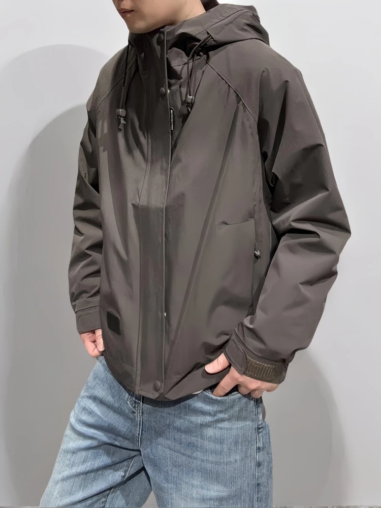 春秋新款简约连帽冲锋衣男潮牌外套纯色青年百搭夹克休闲舒适流行