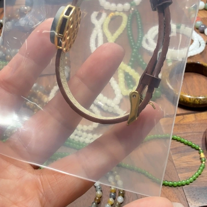 依****和田玉未镶嵌颈饰