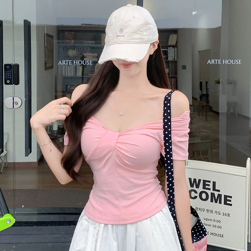 一字肩短袖T恤女夏2025新款设计感小众V领短款露肩上衣显瘦气质