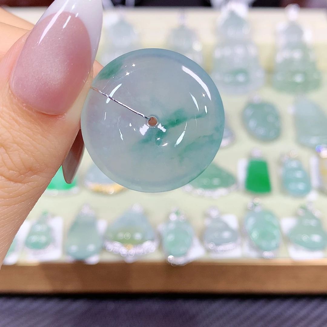 翡翠未镶嵌颈饰飘花平安扣