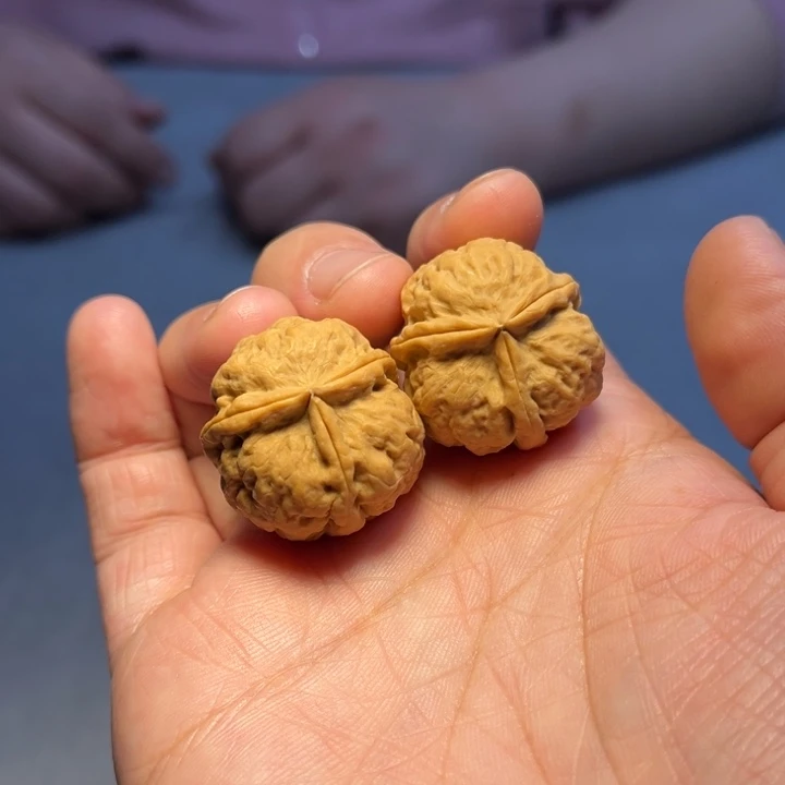 文玩核桃把件三棱8722