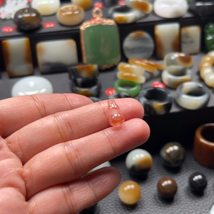 南红玛瑙颈饰未镶嵌