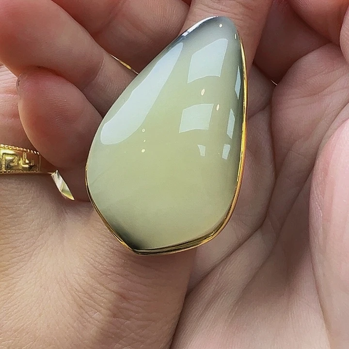 未镶嵌琥珀珠宝奇石