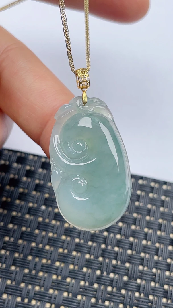 缅甸天然翡翠A货冰飘花如意吊坠尺寸33.8-19.6-5.7