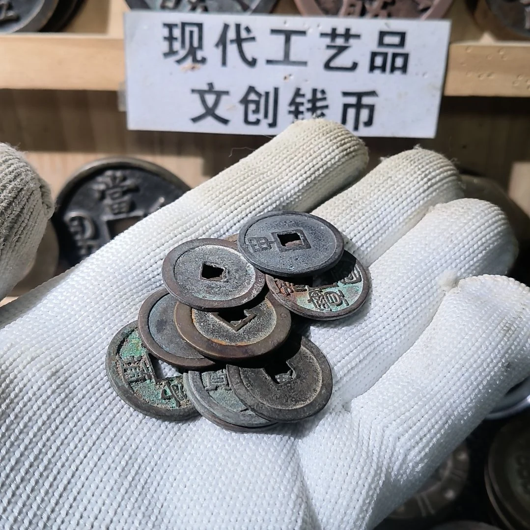 让****递翻砂铸造现代工艺品