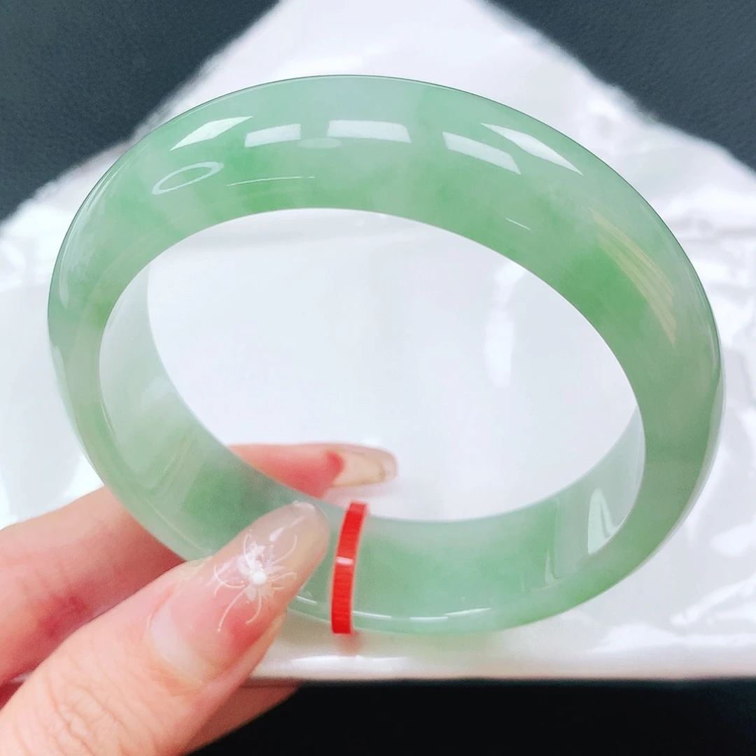 翡翠手镯未镶嵌57圈