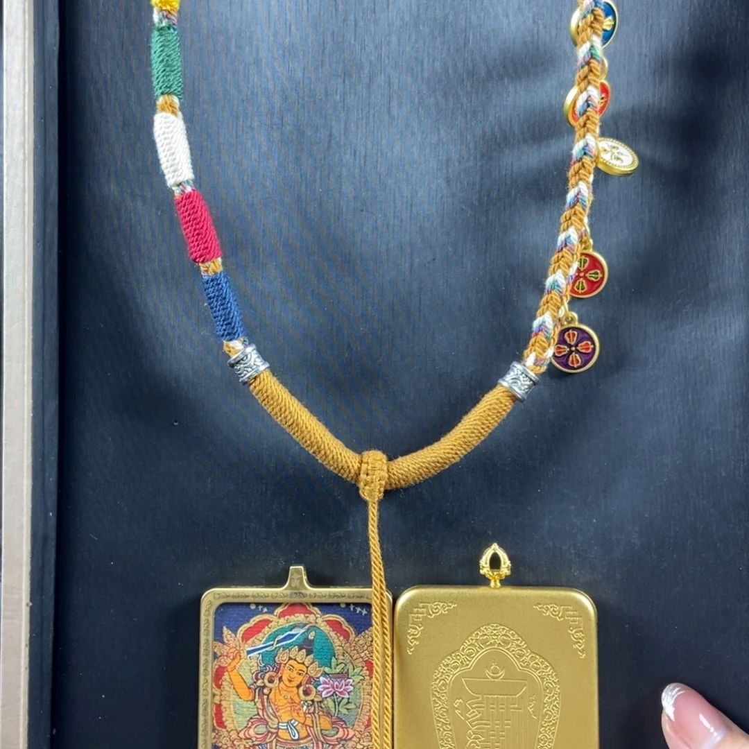 吊坠蓝****女美丽的唐卡结缘