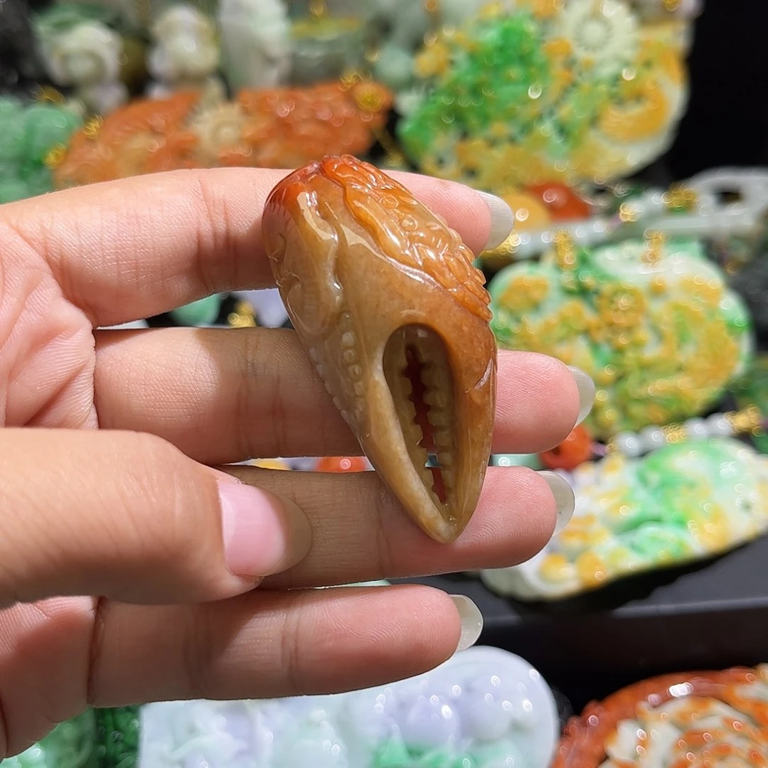 翡翠未镶嵌颈饰待编织