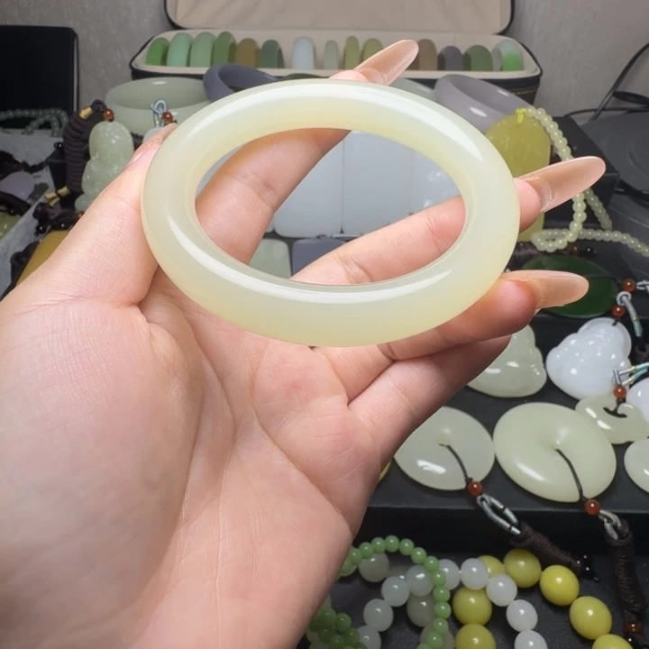 新疆老料蜂蜜水圆条手镯