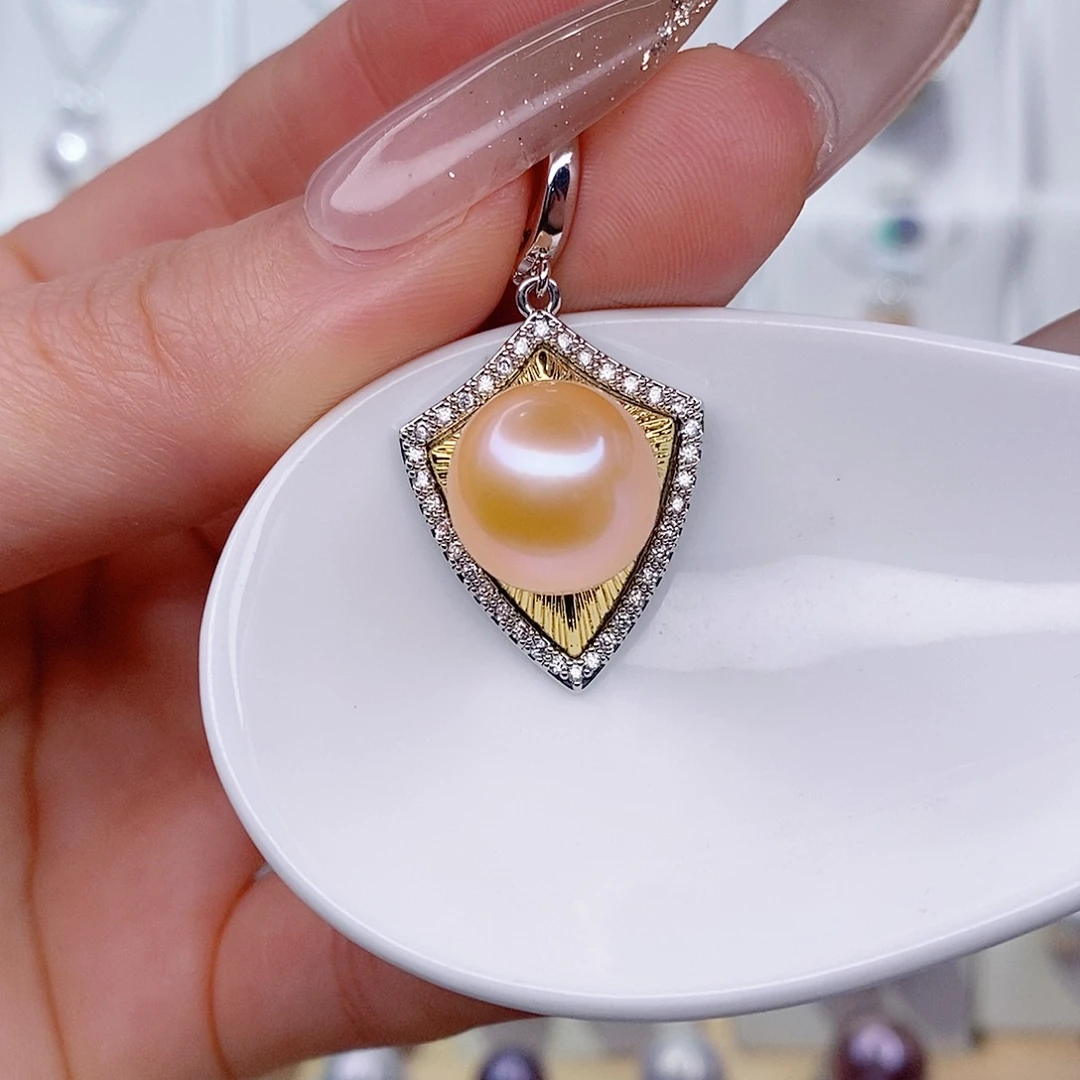 淡水珍珠吊坠(赠链)未镶嵌