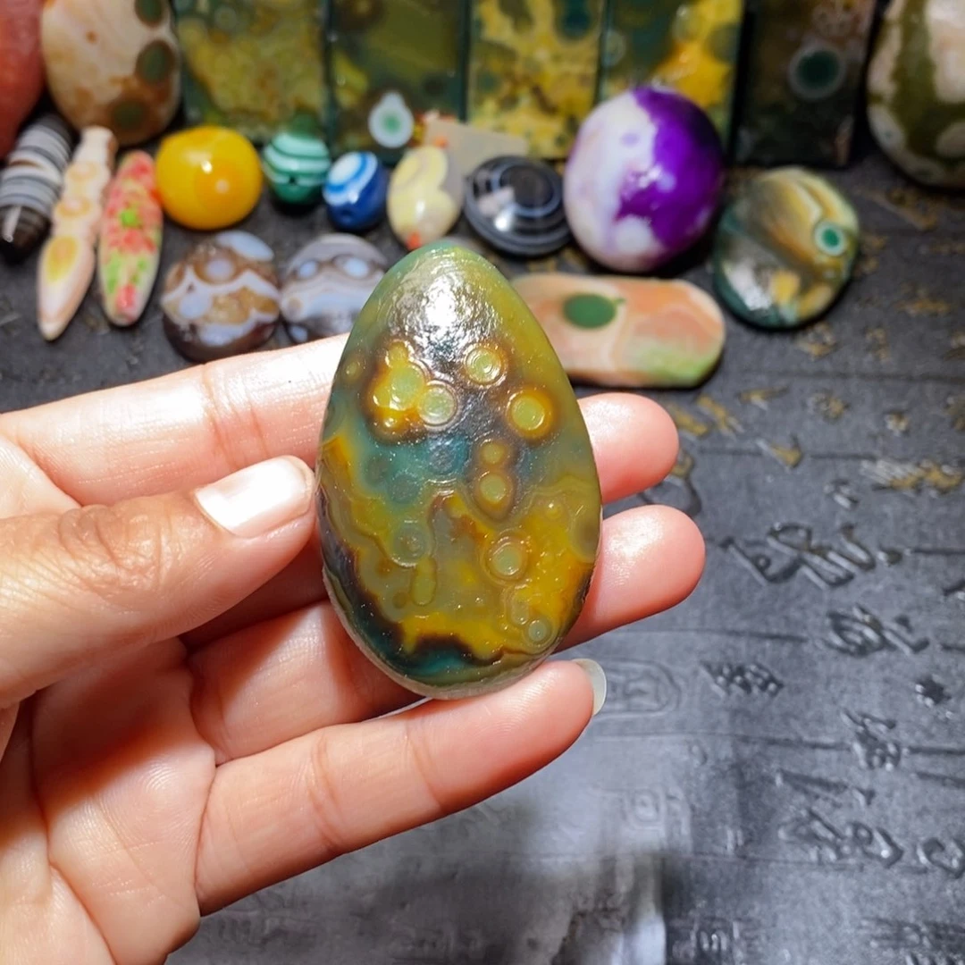 颈饰未镶嵌石英质玉