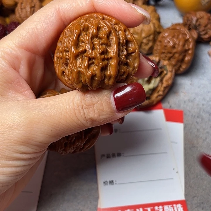 默***护文玩核桃吊坠白狮子