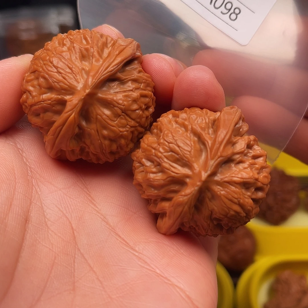 王***震文玩核桃吊坠宫灯