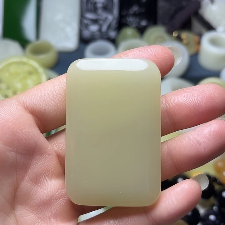 透闪石质玉未镶嵌车挂