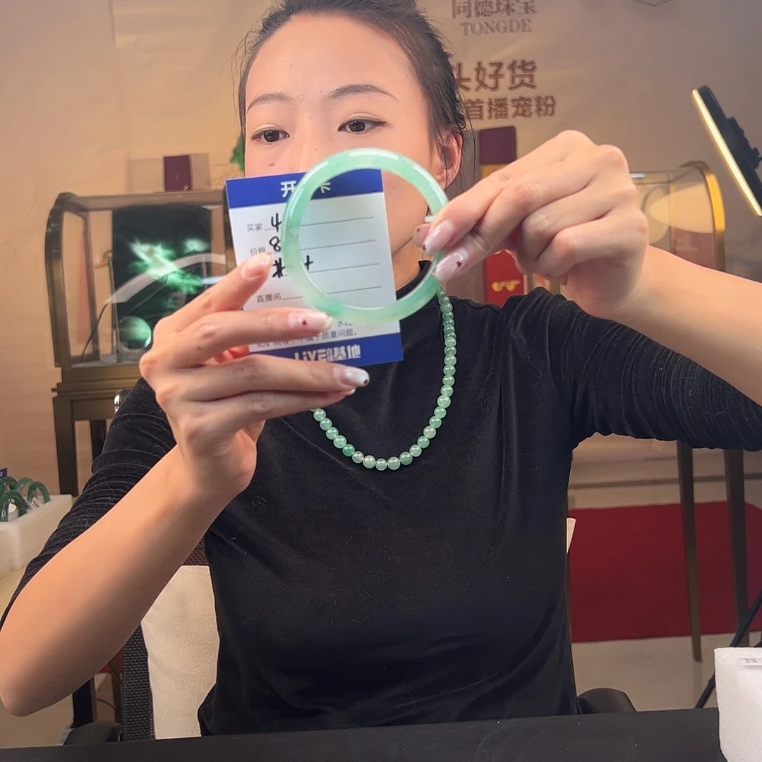 石英质玉手镯未镶嵌
