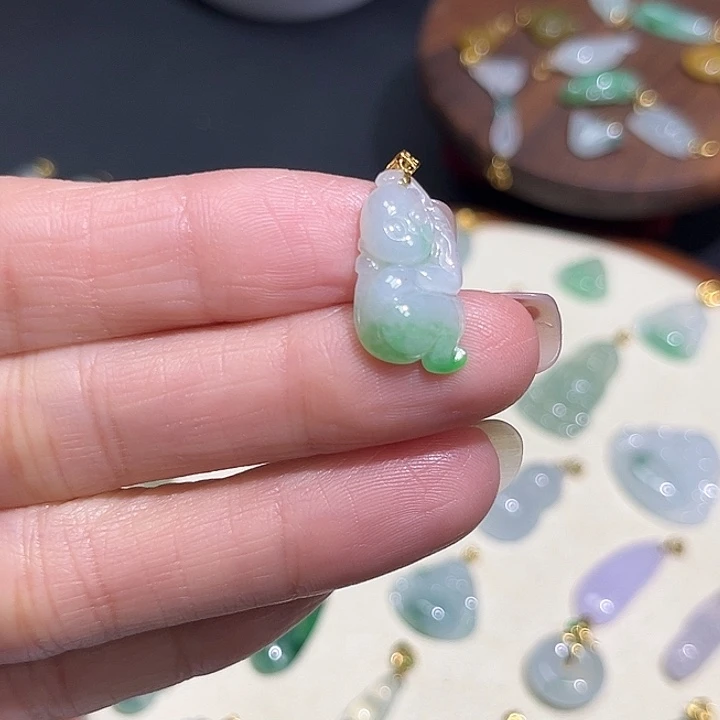 翡翠18K金镶嵌颈饰