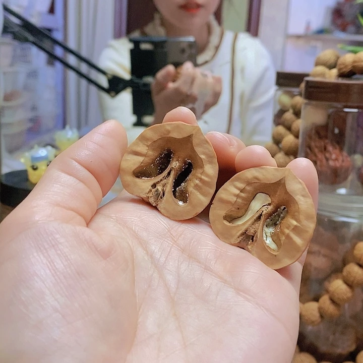 【闪购商品】文玩核桃把件用****7半个文玩核桃