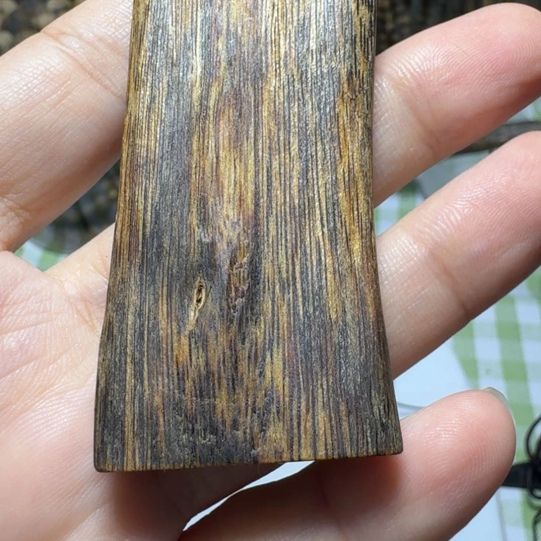木轻****工绿奇楠东江绿牌子9g
