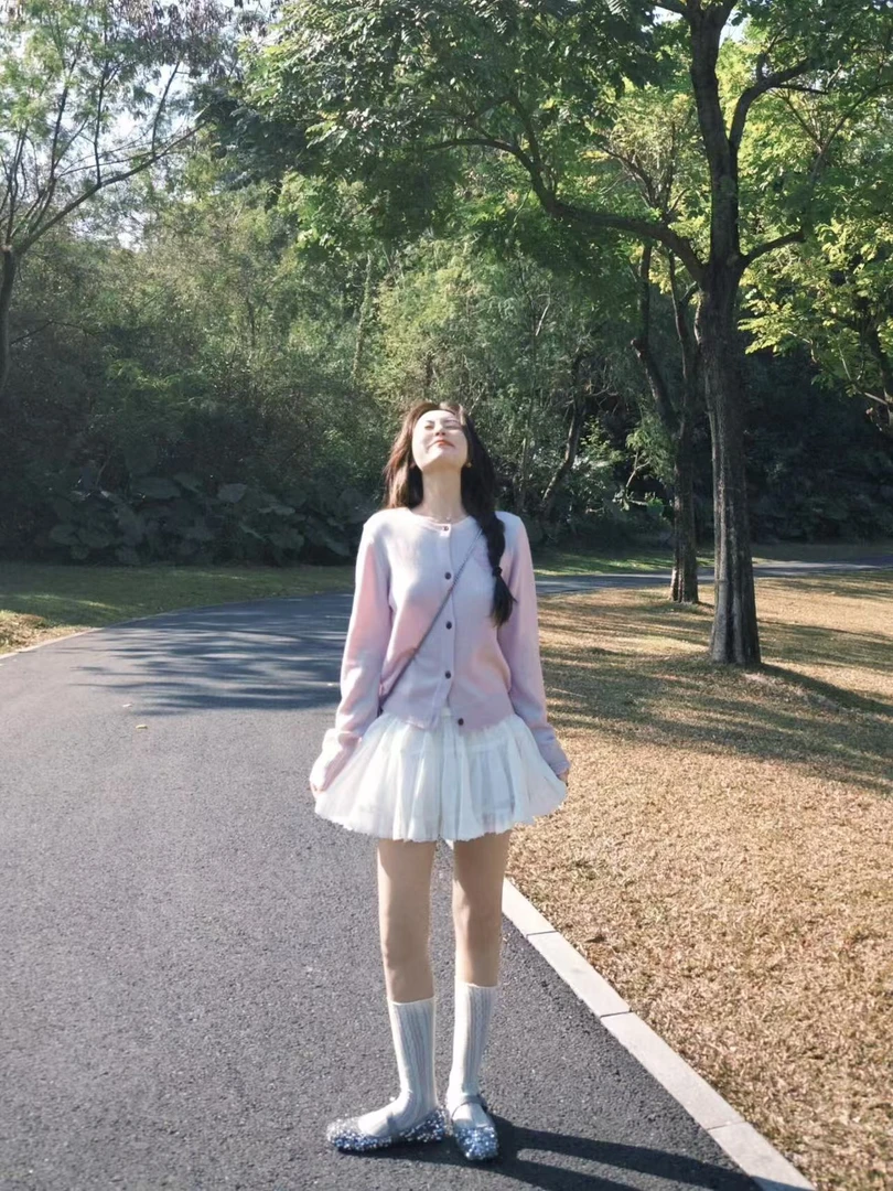 2025春季新款韩系穿搭减龄粉色温柔针织开衫白色芭蕾半身裙两件套