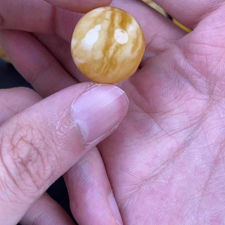 未镶嵌琥珀裸石微瑕71