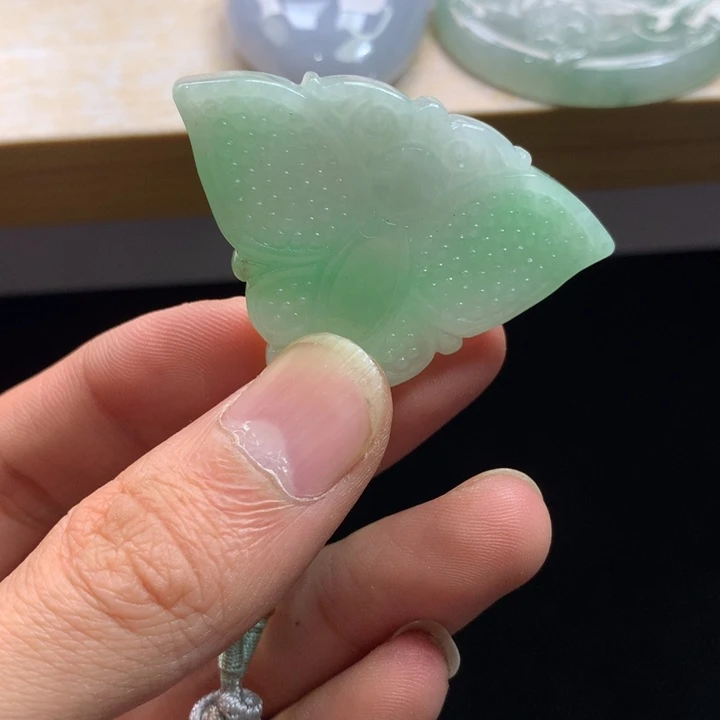 翡翠未镶嵌颈饰吊坠