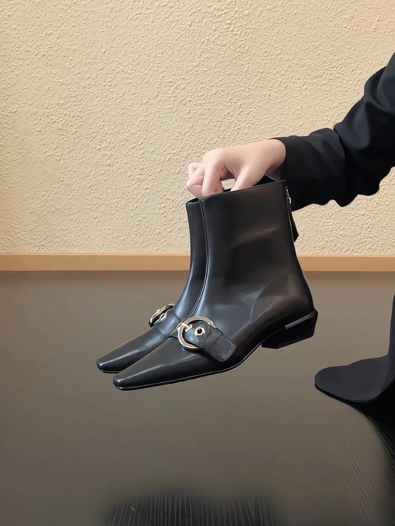 Pokoy-3.5cm法式气质小方头设计感金属皮带扣粗跟后拉链瘦瘦靴