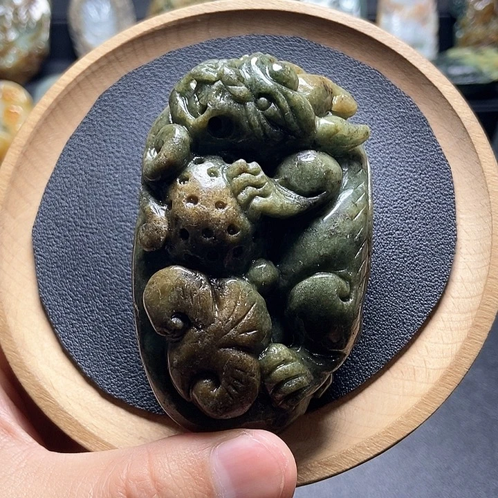 翡翠颈饰未镶嵌小*肥翡翠a货