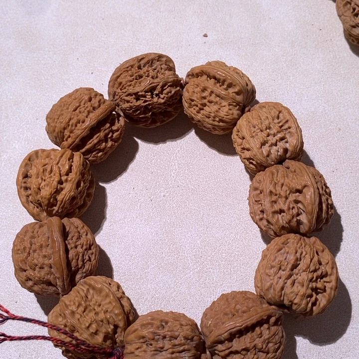 手串文玩核桃…………3