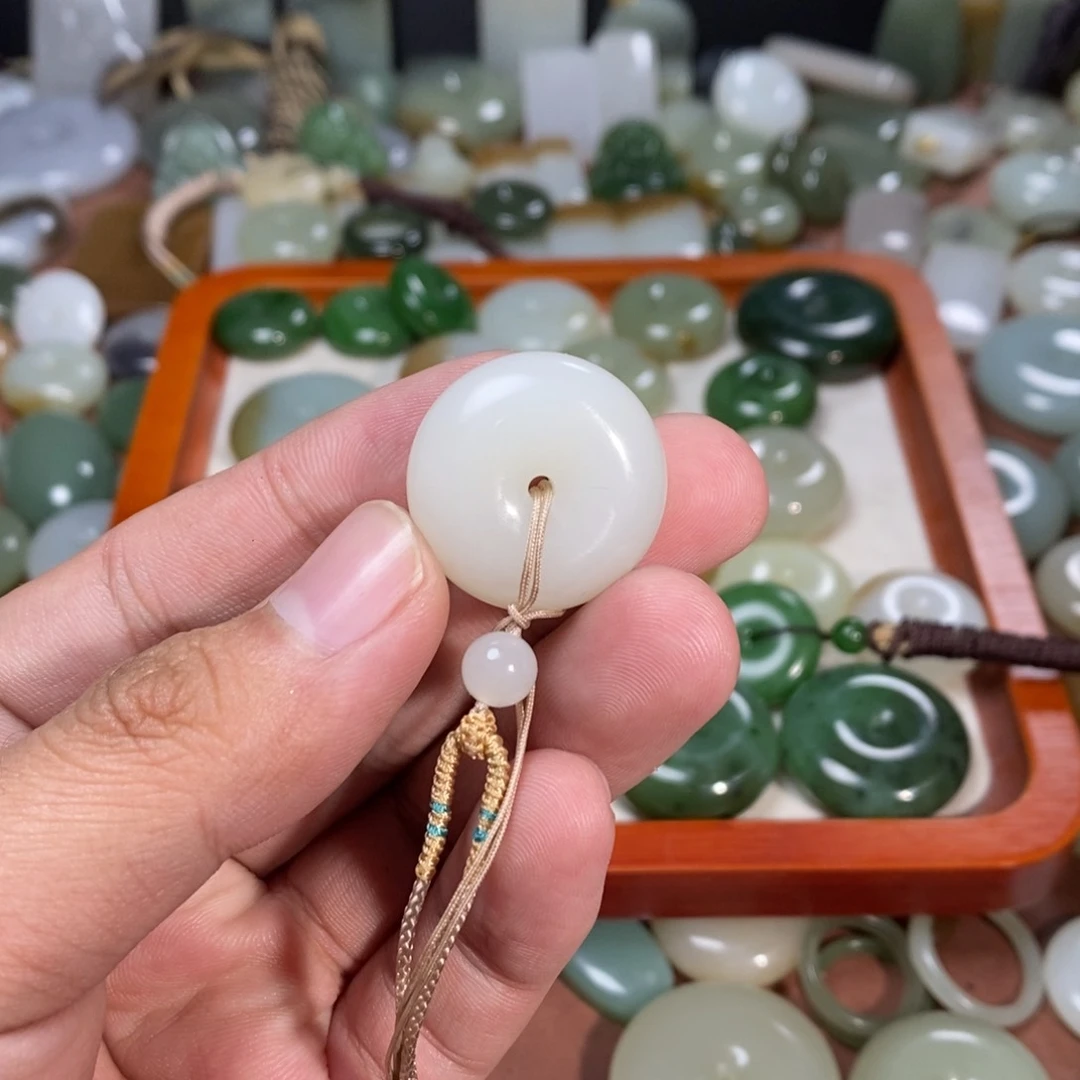 和田玉吊坠(不含链)未镶嵌五***球