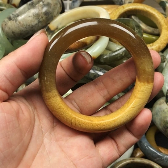 未镶嵌蛇纹石玉手镯桃*郎