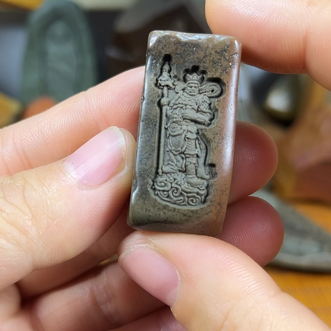 新疆戈壁石原石雕刻7