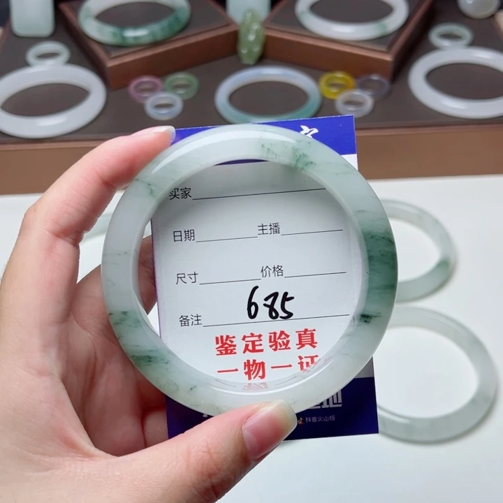 兰***猗未镶嵌手镯石英质玉