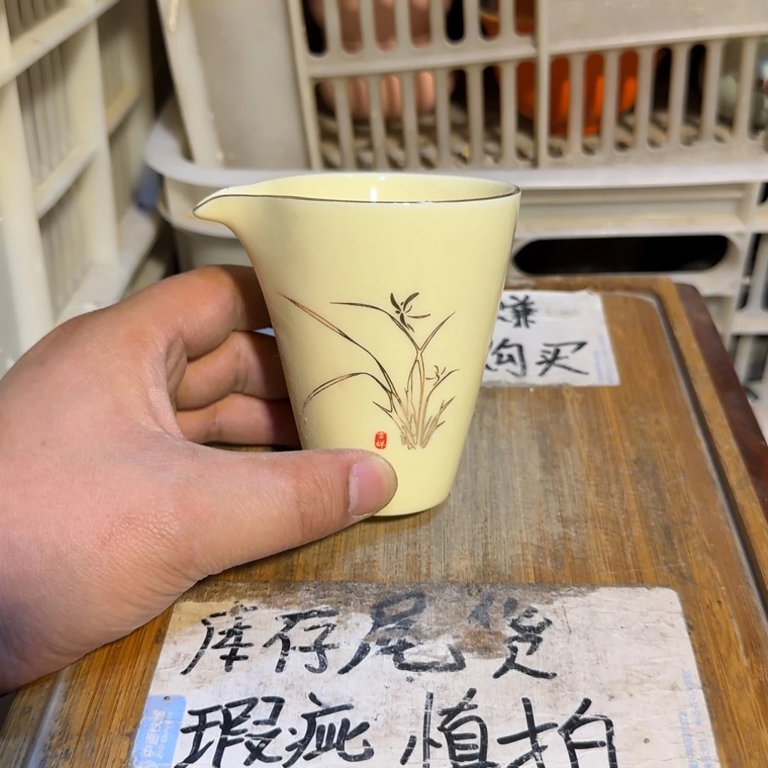 微瑕疵介意勿拍陶瓷器皿S354