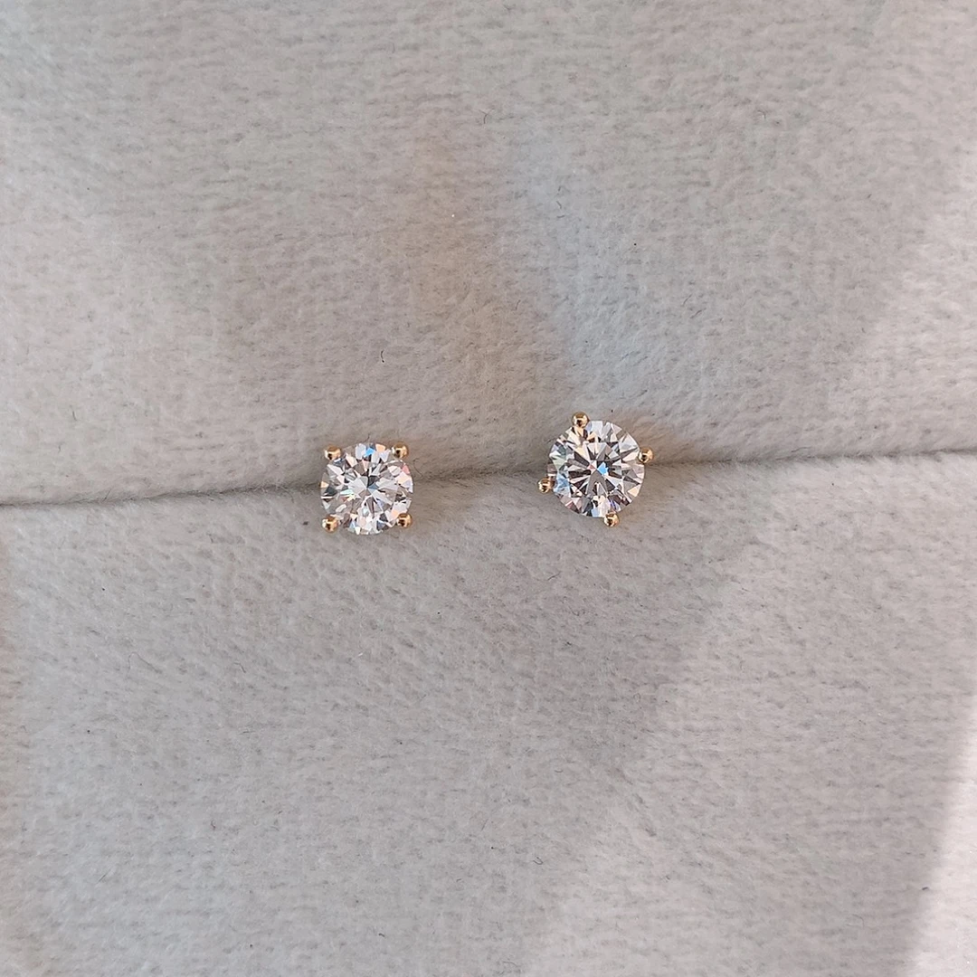 18K金镶嵌耳饰实验室培育钻石单颗50分耳钉