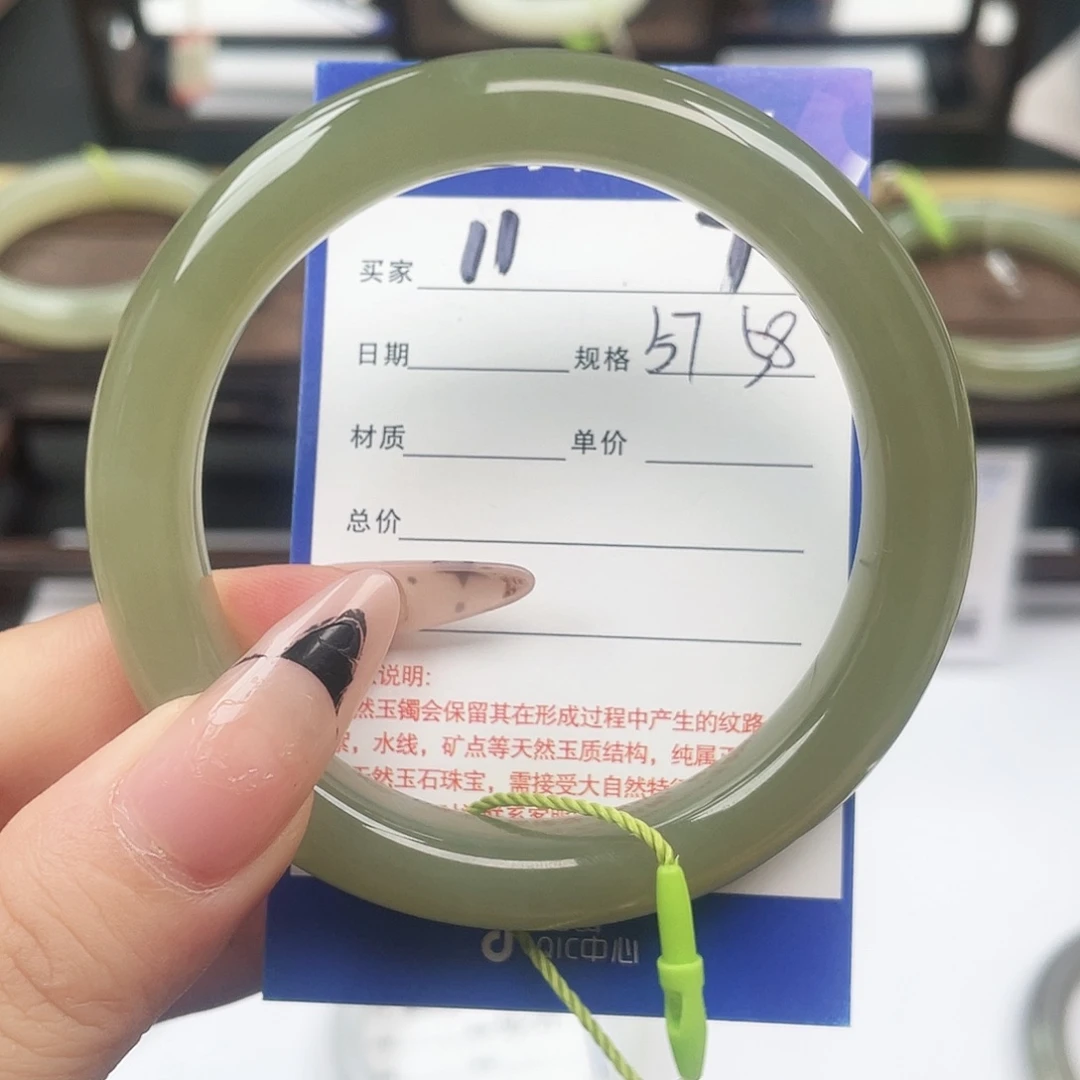 和田玉未镶嵌手镯